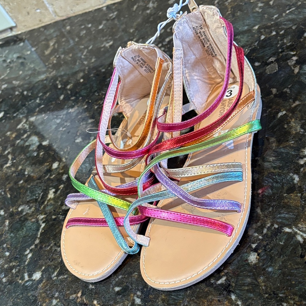 NWT NEW HARPER CANYON ANKLE SANDALS! Youth 3